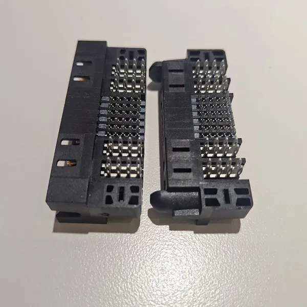 OEM Fci Amphenol 4-пининый 30-сигнальный AC/DC PCB силовой лезвистый разъем для ректификатора модуля