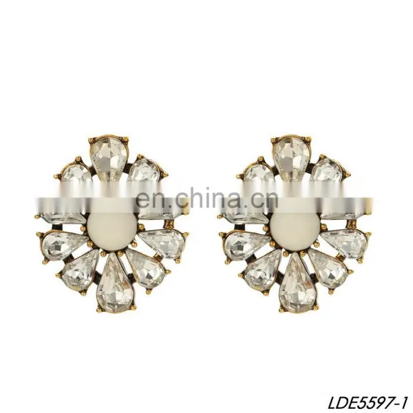 Daisy Crystals Stud Earrings Antique Gold Post Earrrings photo-2