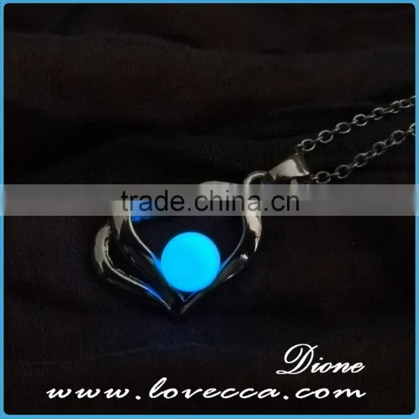 Plated Noctilucent Necklace Pendant Women Heart Shape Glow Dark Necklace photo-6