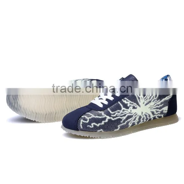 New Style Fashion Men Light Casual Shoes Sneakers Sample for Male, Adults Fluorescence Light Sport Shoes Sneakers for Men Good photo-6