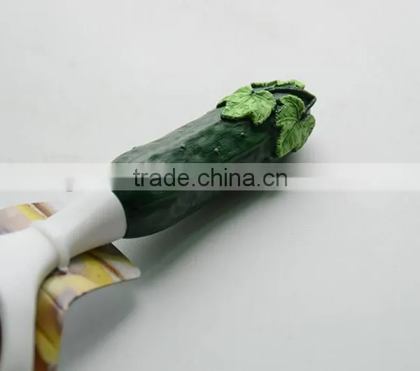 Polyresin Cucumber Designed Handle Ceramic Peeler Food Grade
