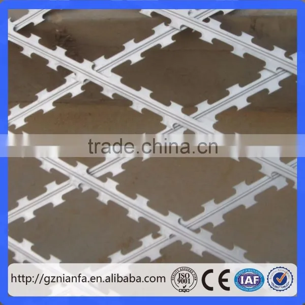 Diamond Hole Pvc Concertina Razor Wire/Square Hole Razor Barbed Wire(Guangzhou Factory) photo-4