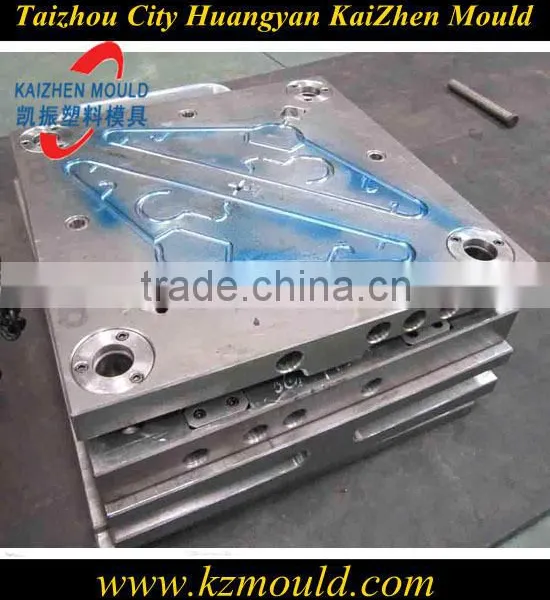 Injection Plastic Commodity Hanger Mould Full-auto Stripping Coat Hanger Mould With Cold Runner in Huangyan photo-6