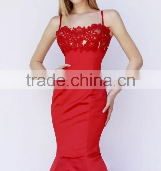 Spaghetti Strap Sexy Ball Gown Scoop Neck Wedding Dress With Red Flowers Embroidery photo-3
