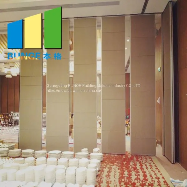 OEM ODM Ballroom Operable Sliding Partition Walls Soundproof Folding Door Banquet Hall photo-3