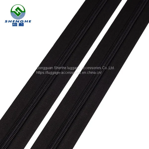 Hot Sale Zipper 8# Nylon Zippers Coil Zips in Rolls for Luggages
