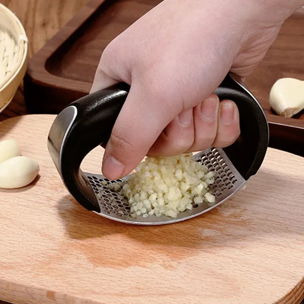 Kitchen Accessories Home and Kitchen Gadgets Customized Stainless Steel Garlic Press Rocker Garlic Mincer Crusher and Peeler photo-5