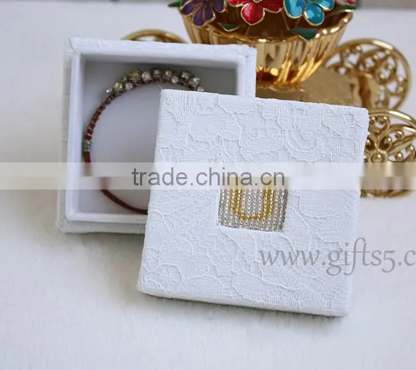 Wholesale White Lace Wedding Jewelry Gift Boxes With Beaded Name Plate of O photo-2