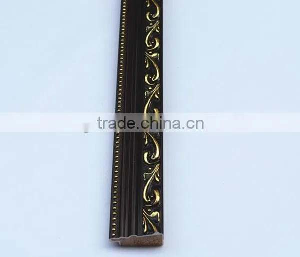the Red Wood Colour Photo Frame Moulding