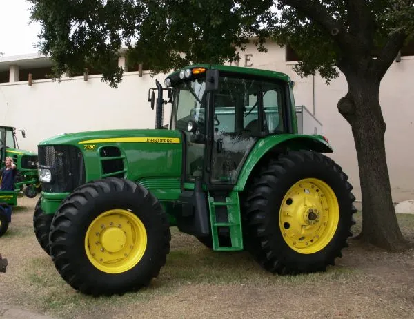 4 Wheel Agricultural Farm Tractor 60HP Hydrostatic Engine Shuttle Shift