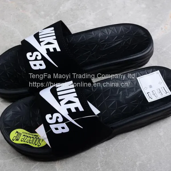 Nike SB Benassi Shoes in Black For Men
