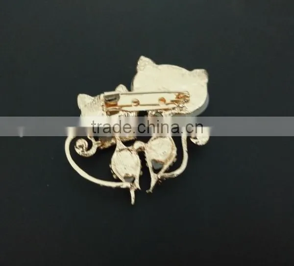 Fox Shape Fashion Costume Bridal Crystal Design New Popular Pins Pearl Brooches Hijab Pins Scarf Pins Female Pashmina Brooches photo-3