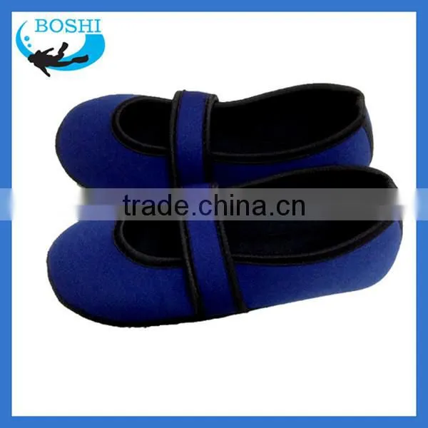 Top Quality Nice Design Neoprene Socks Shoes in China photo-3