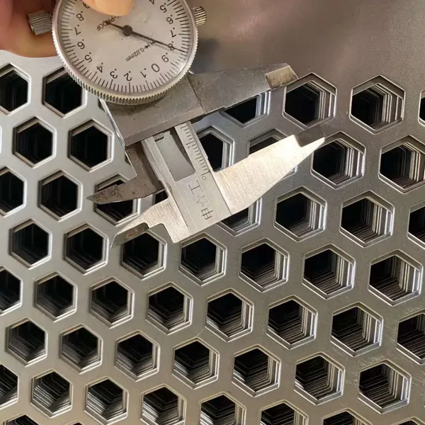 Top Grade Quality Perforated Plate Perforated Metal Mesh 0.3mm to 10mm Perforierte Platte /perforierte Platte /لوحة مثقوبة Stainless Steel Aluminum photo-3