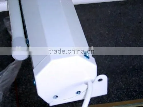 Motorized Projection Screen With Remote Control