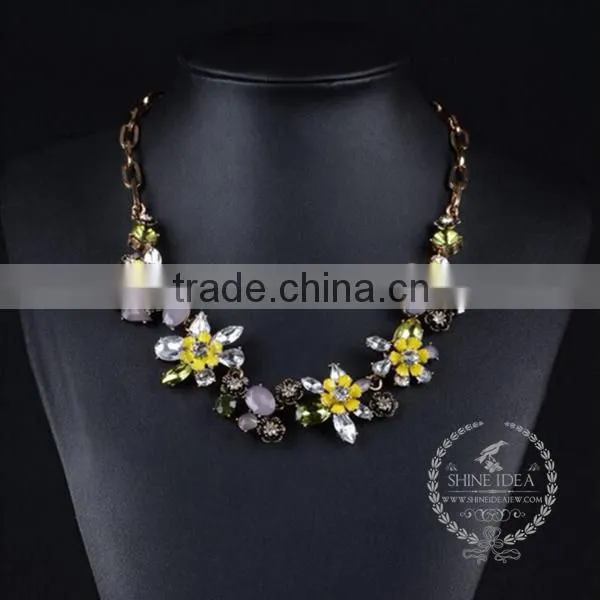 High Quality Vintage Rhinestone Flower Chunky Statement Necklace Tin Alloy Fashion Women Pendant Necklace 6390133 photo-2