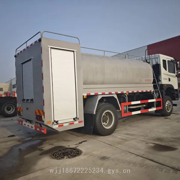 Dongfeng Huashen t5 4x4 12-cubic-meter Fire-fighting Sprinkler Truck, 4*4 Drive Emergency Water Spraying Vehicle photo-3