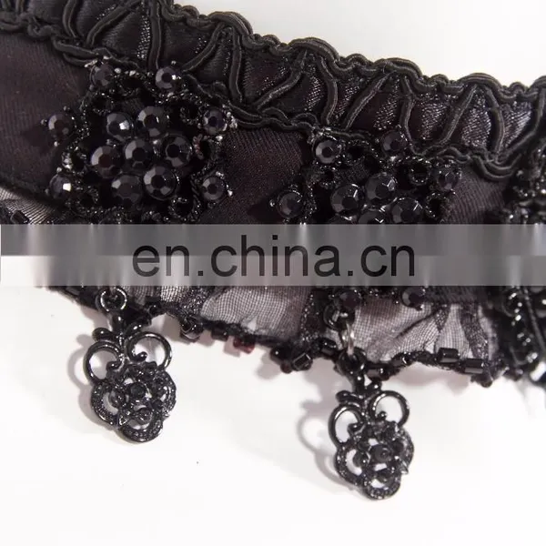 Laced Necklace With Faux Small Crow Skull photo-3