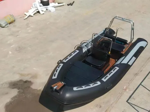 Лодка с армированным волокном. Лодка с утолщенным PVC. Реберчатая лодка. Стремительная лодка из стекловолокна. Яхта