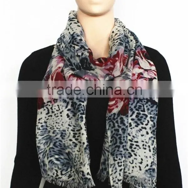 Leopard and Rose Print Wool Scarf photo-2