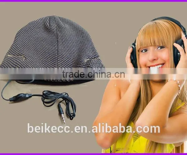 Uneed Knitted Beanie Hat With Headphone photo-3