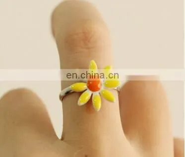 High Quality Hot Sale Daisy Rings Bridal Ceramics Engagement Ring for Women Jewelry Gift photo-2