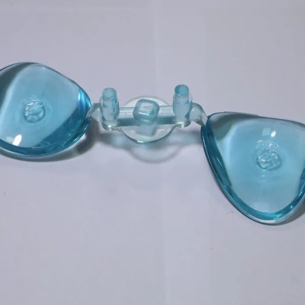 Custom Thick-Wall Plastic Injection for Perfume & Skincare Packaging: High-Gloss Finish, Robotic Handling, Stable Mass Output.