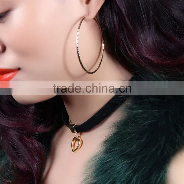 Gothic Choker Necklace For Women Hollow Heart Pendant With Smooth Flannel photo-5