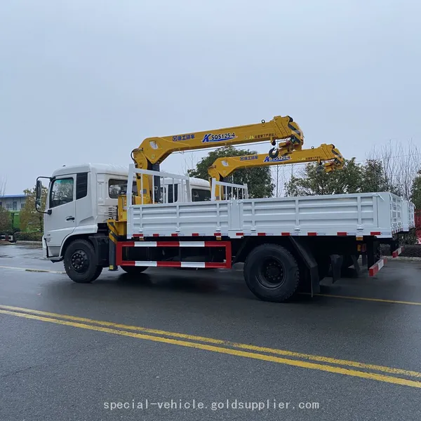 Dongfeng On-board Lifting and Transportation Vehicle Equipped With a 5-ton Crane photo-3