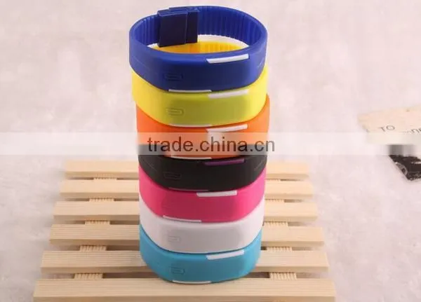 Made in China LED Energy Silicone and Digital Colorful Led Bracelet Watch photo-2