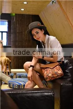 Best Selling Stylish Lether Messenger Bag for Women photo-5