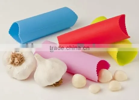 Various Color Easy Kitchen Tool Magic Silicone Garlic Peeler photo-2