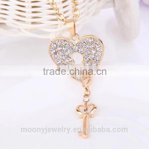 Women Best Selling Crystal Necklace Fashion Female Key Shape Necklace Sells in