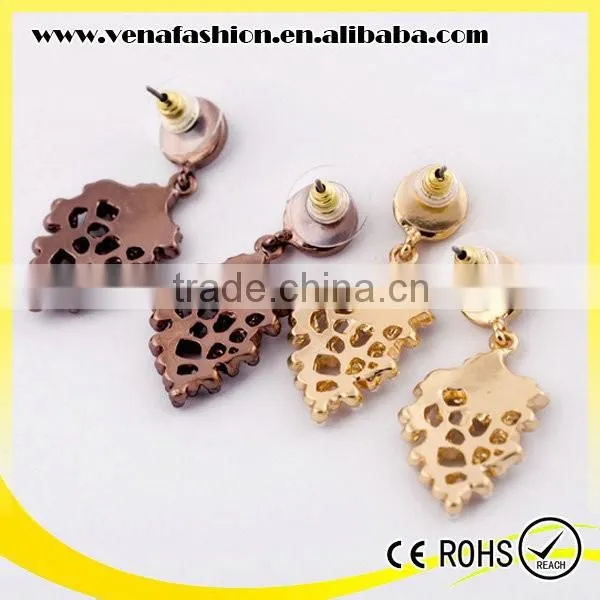 Wholesale Designer Jewelry Leaf Traditional Cheap Pearl Earrings photo-5