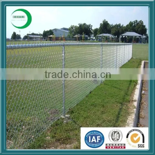 Low-Carbon Iron Wire Material and Square Hole Shape Chain Link Fence photo-3