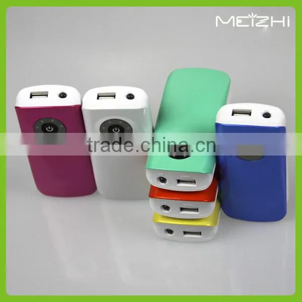 Led Flashligh 5600mAh Power Bank With Electric Quantity Display Lamp