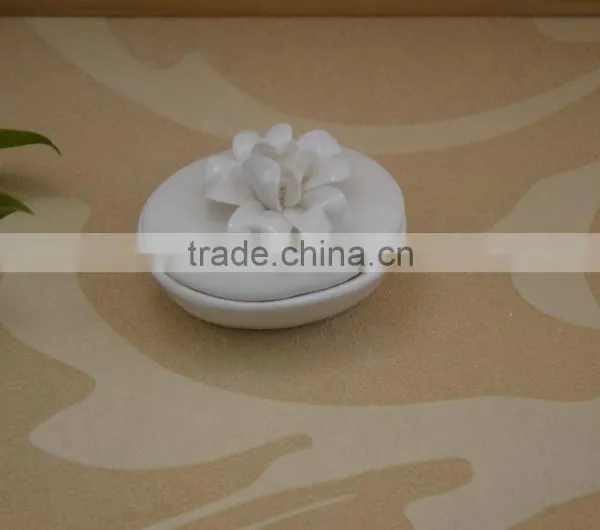 Hand Made White Porcelain Trinket Box With Flower Shape Design photo-3