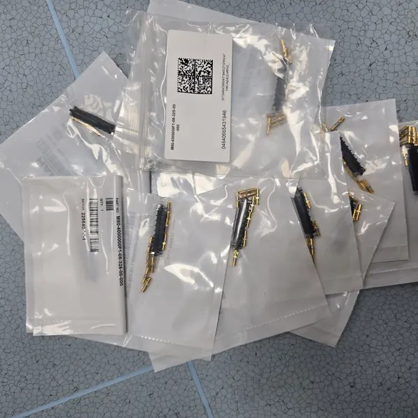 M80-4000000F1-08-325-00-000 HARWIN Datamate Mix-Tek 8 Position SIL Cable Female Receptacle Kit, Slotted Jackscrew Lock, 20A, 12AWG