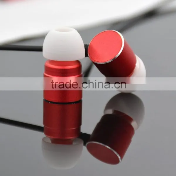 High Quality Cheap Metallic Earphone With MIC For Mobile Phones photo-5