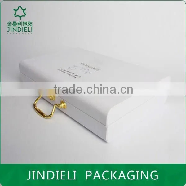 Beautiful White Leather Cosmetic Box Packaging photo-2