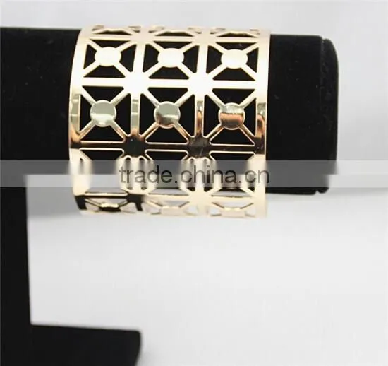 Wholesale Jewelry Gold Geometry Hollow -out Women Cuff Bangle With High Quality photo-6