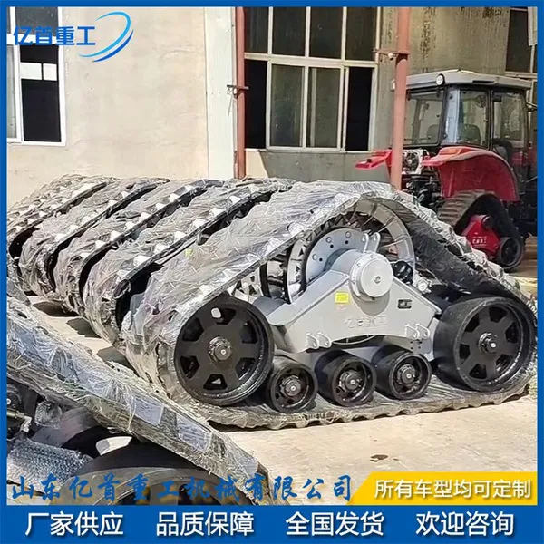 The Modified Track Chassis of a Corn Harvester is Muddy and Stable Without Slipping photo-5