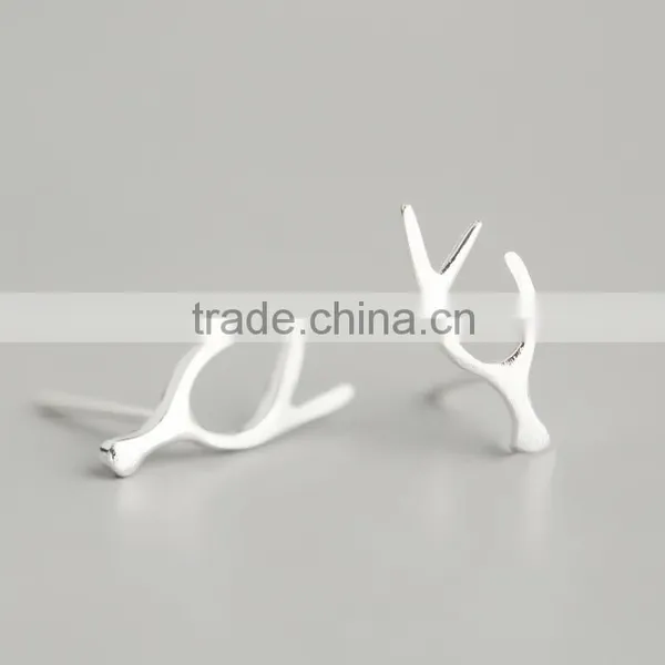 Fashion Popular Deer Design Daily Wear 925 Silver Sud Earrings photo-4
