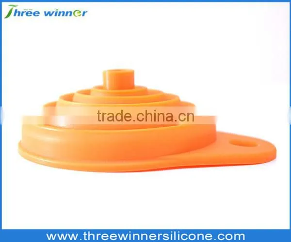Foldable Silicone Funnel for Kitchen photo-2