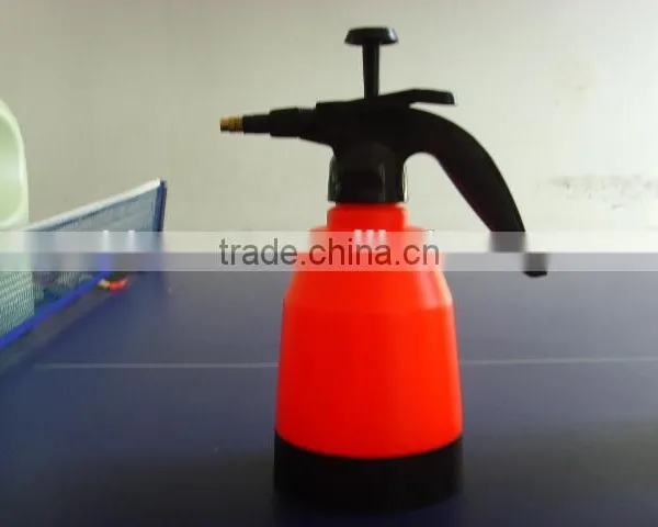 2L Pressure Water Sprayer Garden Chemical Spray Bottle Gardening Tool photo-4