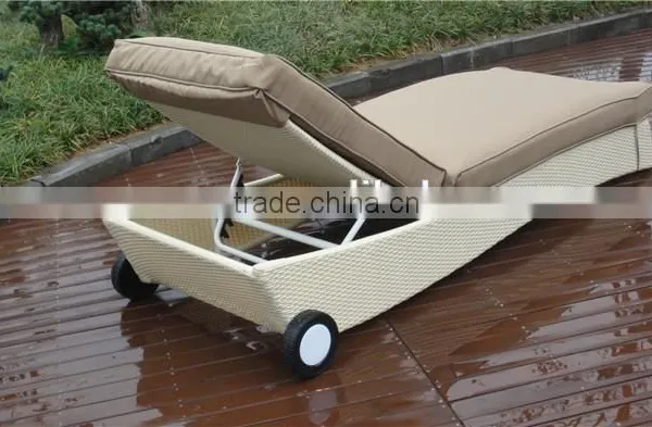 Rattan Sun Lounger photo-3
