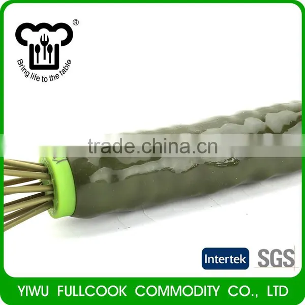 Special Design Cucumber Shape Silicone Wire Whisk Flat Egg Beater photo-3