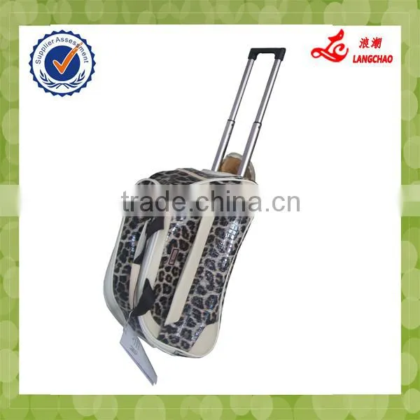 Fashionable Easy Travel Cheap PU Material Waterproof Wheels Beautiful Duffel Bag photo-4