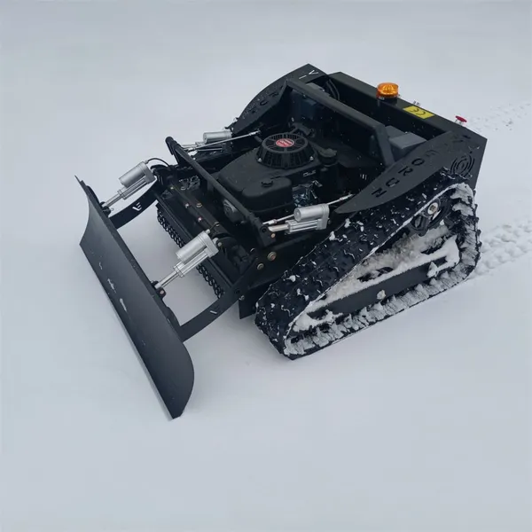 Brushless Motor Remote Mowing Tank (VTLM600) Remotely Controlled Four Wheel Drive Weed Reaper China Manufacturer, Factory Direct Sales Wireless Lawn Mower Trimmer photo-4