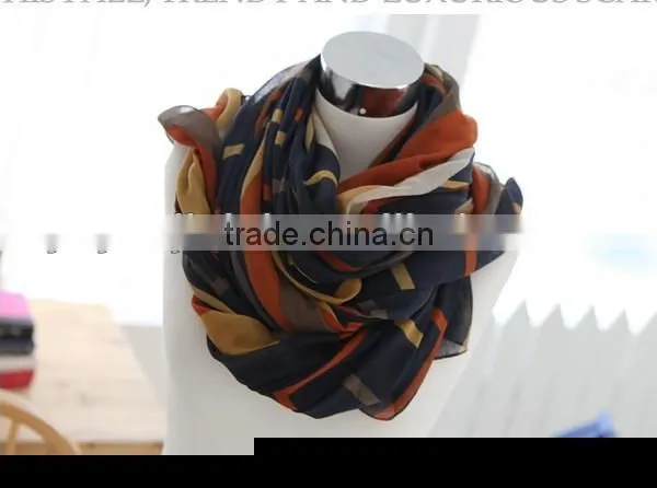 2014 Hotsale 100% Polyester Geometic Printed Woman Scarf photo-2